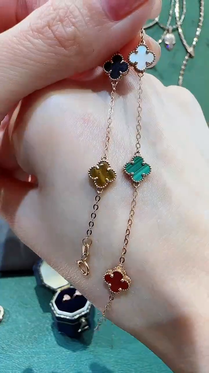 【闪购商品】玛瑙/玉髓手链18K金镶嵌18K金幸运草手链