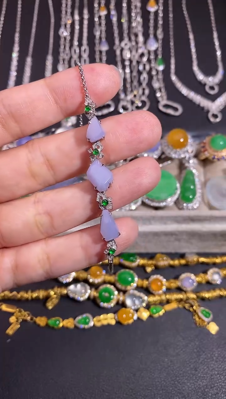 颈饰18K金镶嵌翡翠手链