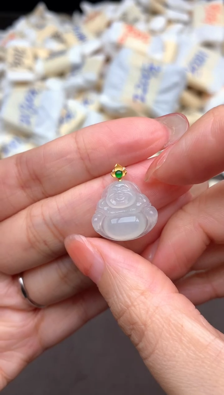 18K金镶嵌挂件翡翠— 