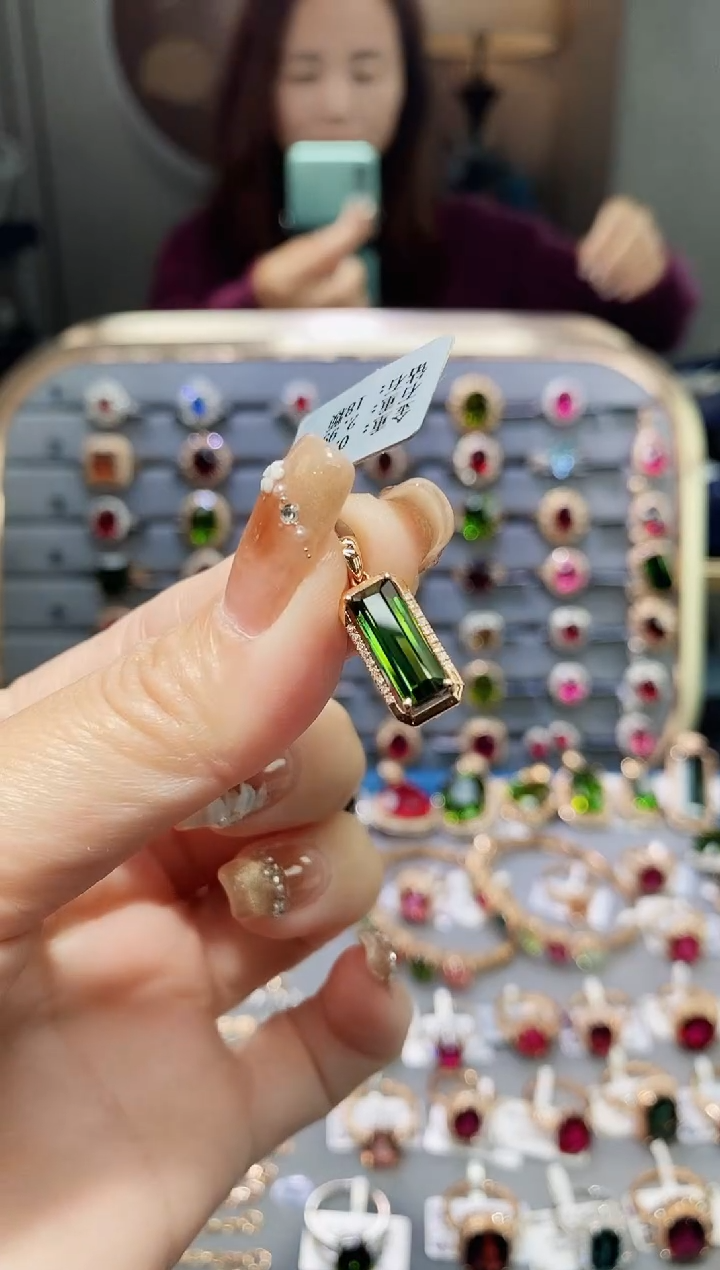 【闪购商品】碧玺颈饰18K金镶嵌2.99.