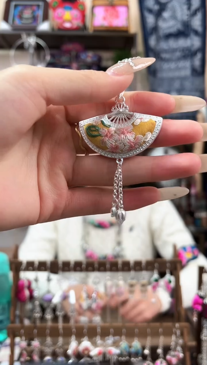 织绣民族风非遗老绣饰品606