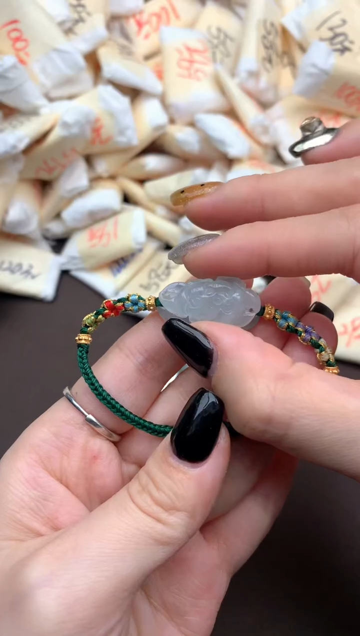 翡翠挂件未镶嵌定制圈口和颜色不退换，默认活口绿手绳88