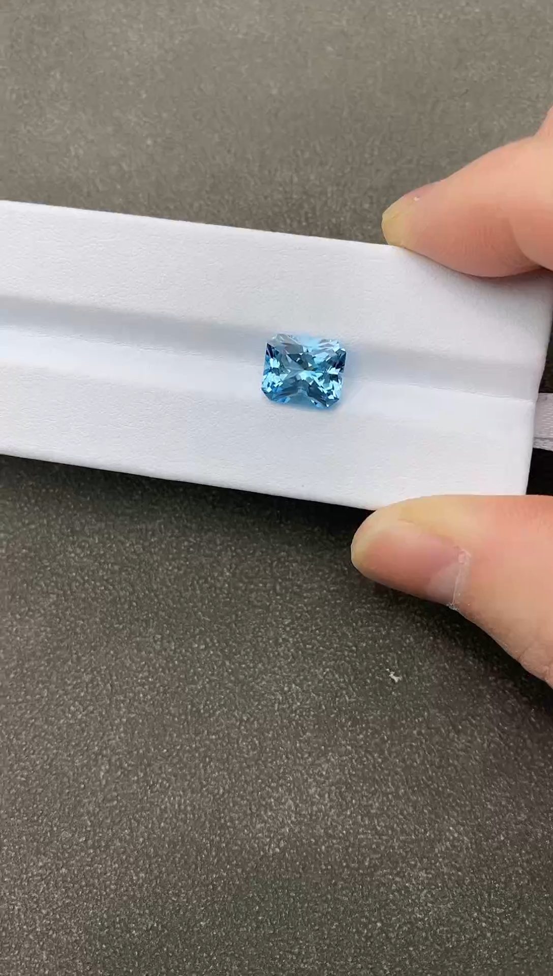 【闪购商品】托帕石裸石未镶嵌5.3克拉 圣玛利亚色托帕石