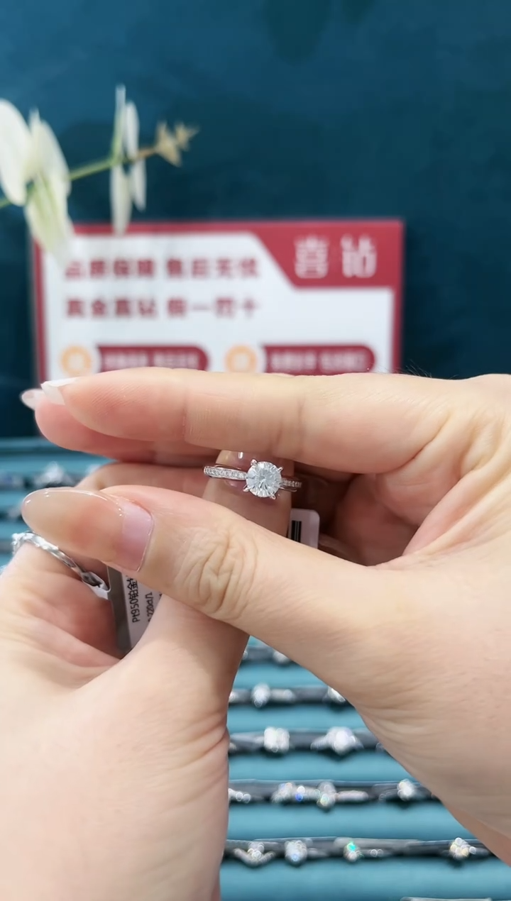 18K金镶嵌戒托钻石一克拉+8分ijvvs/11圈