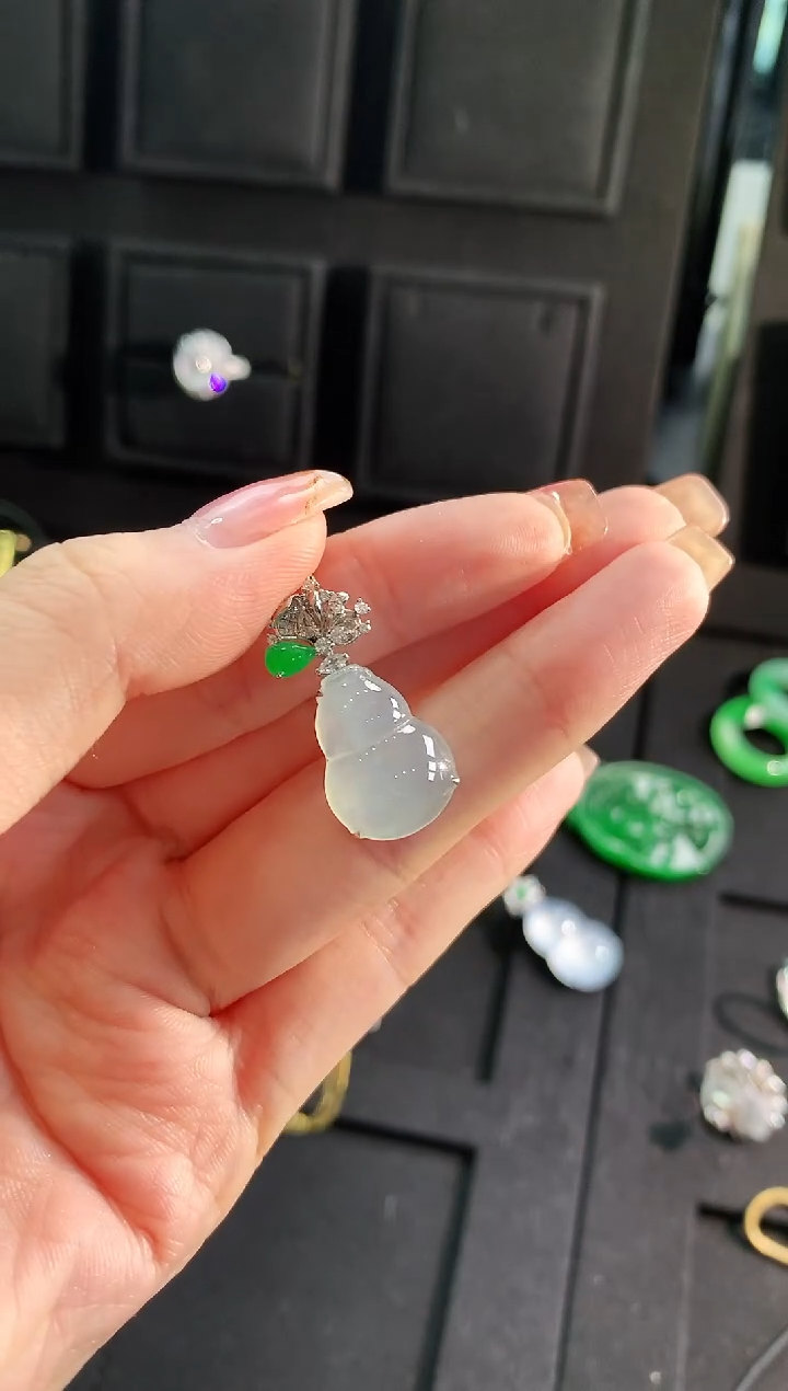 【闪购商品】翡翠吊坠(不含链)18K金镶嵌吊坠