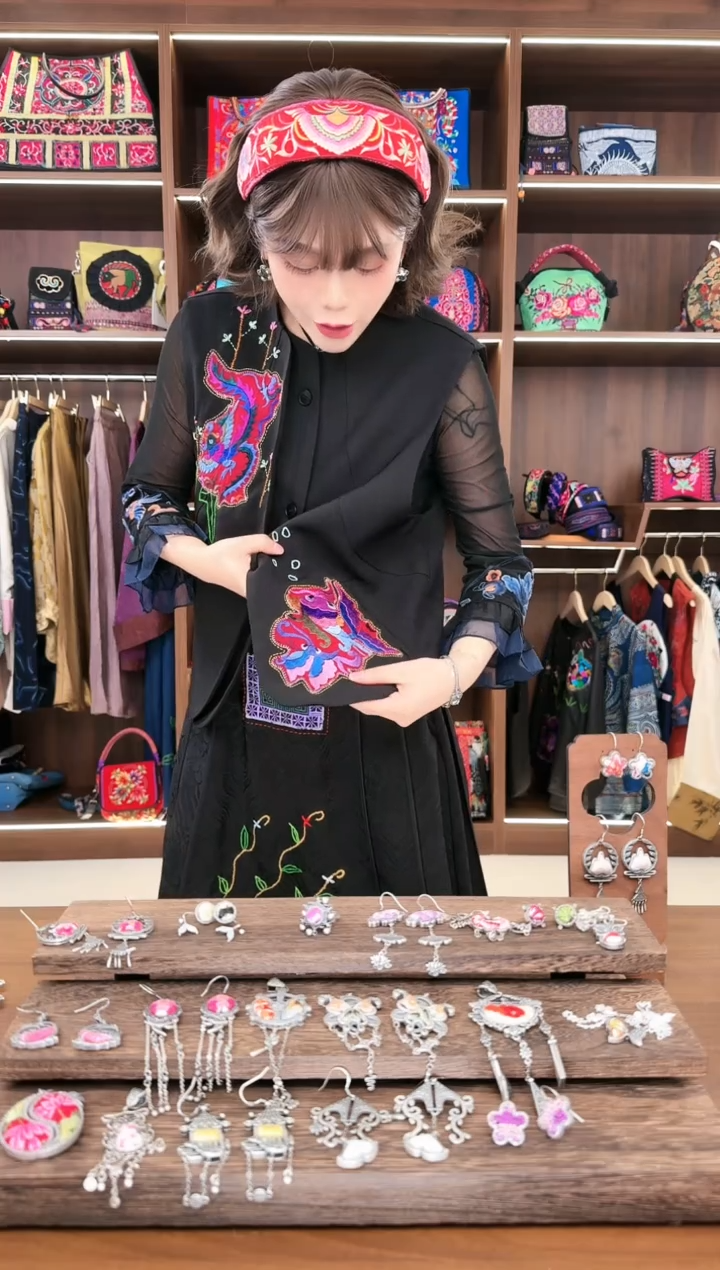 【闪购商品】织绣A41蚩梦苗族古绣