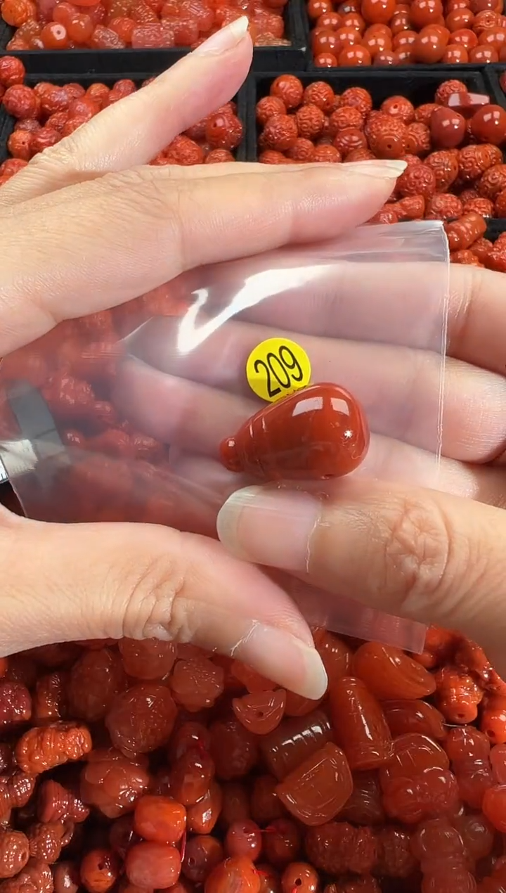 颈饰未镶嵌南红玛瑙1