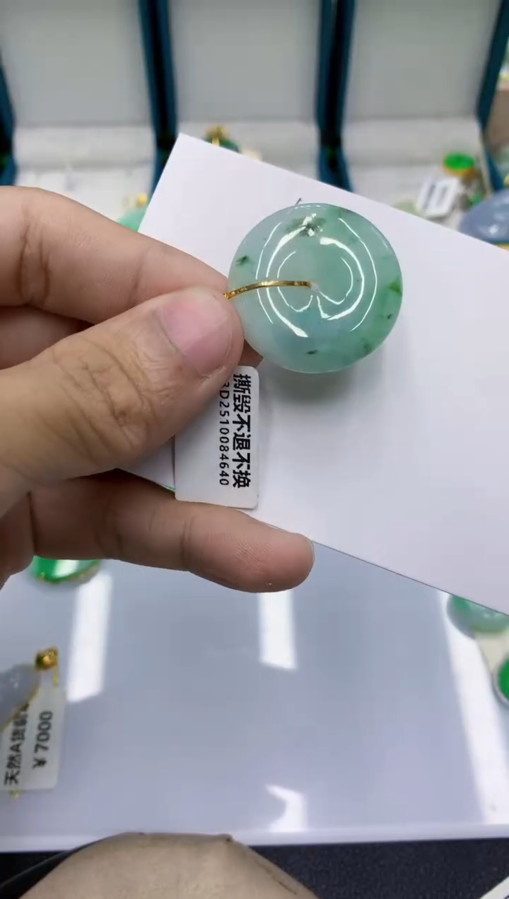 颈饰18K金镶嵌翡翠琴**欢翡翠