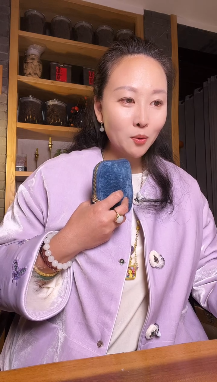 饰品包1个-------