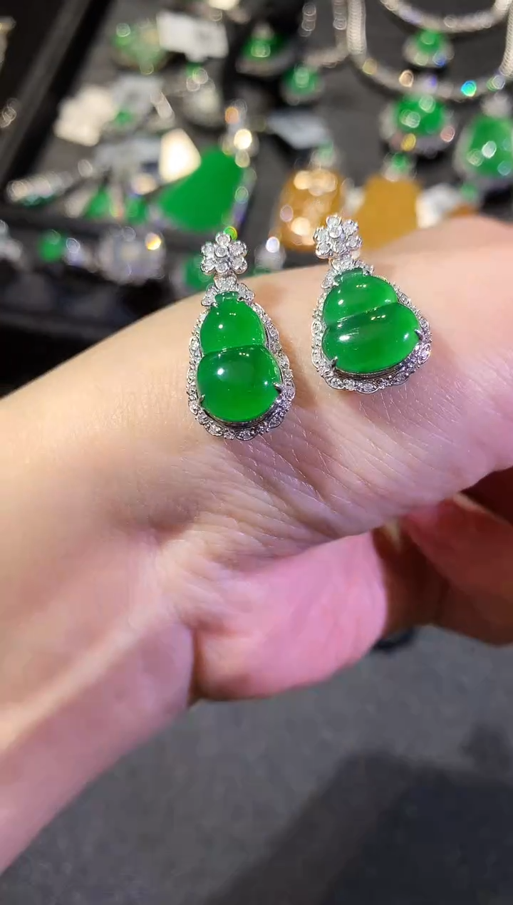 【闪购商品】翡翠吊坠(不含链)18K金镶嵌11-葫芦（多样性发货一件
