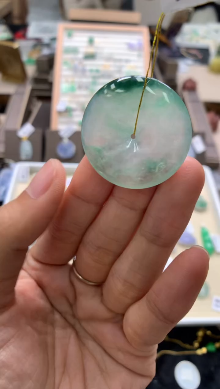 颈饰未镶嵌翡翠平安扣