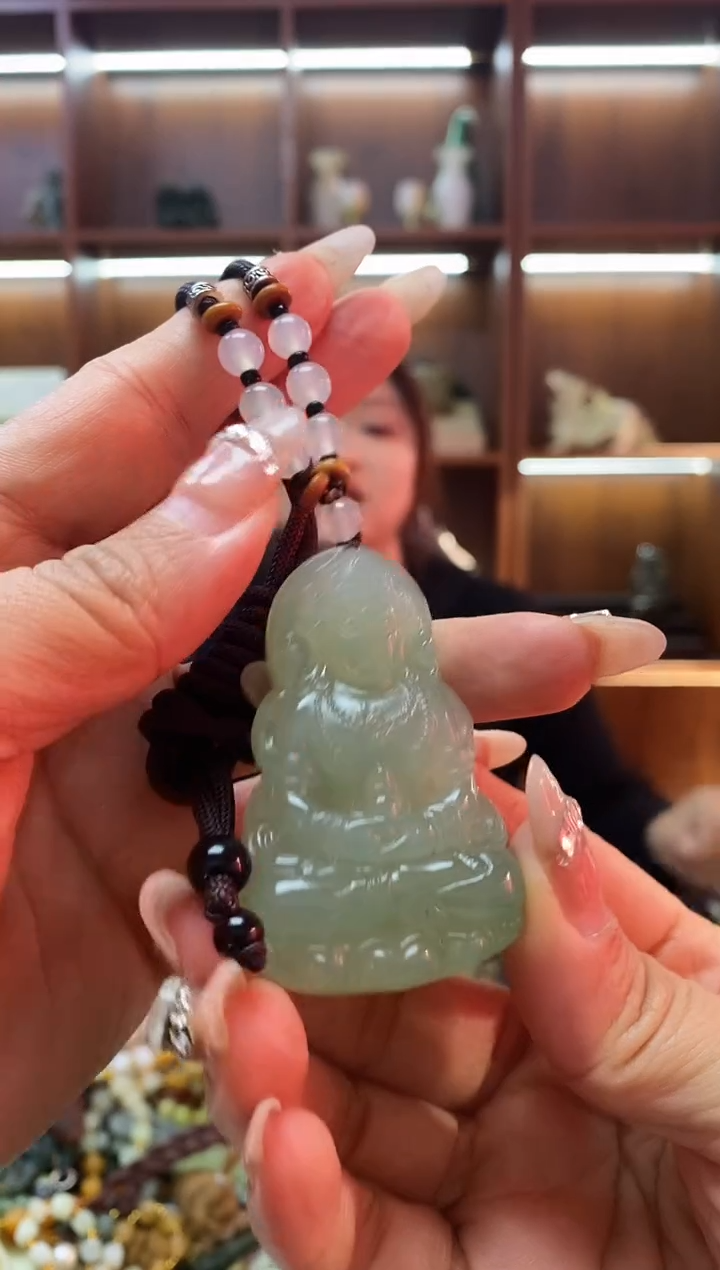 未镶嵌蛇纹石玉吊坠     