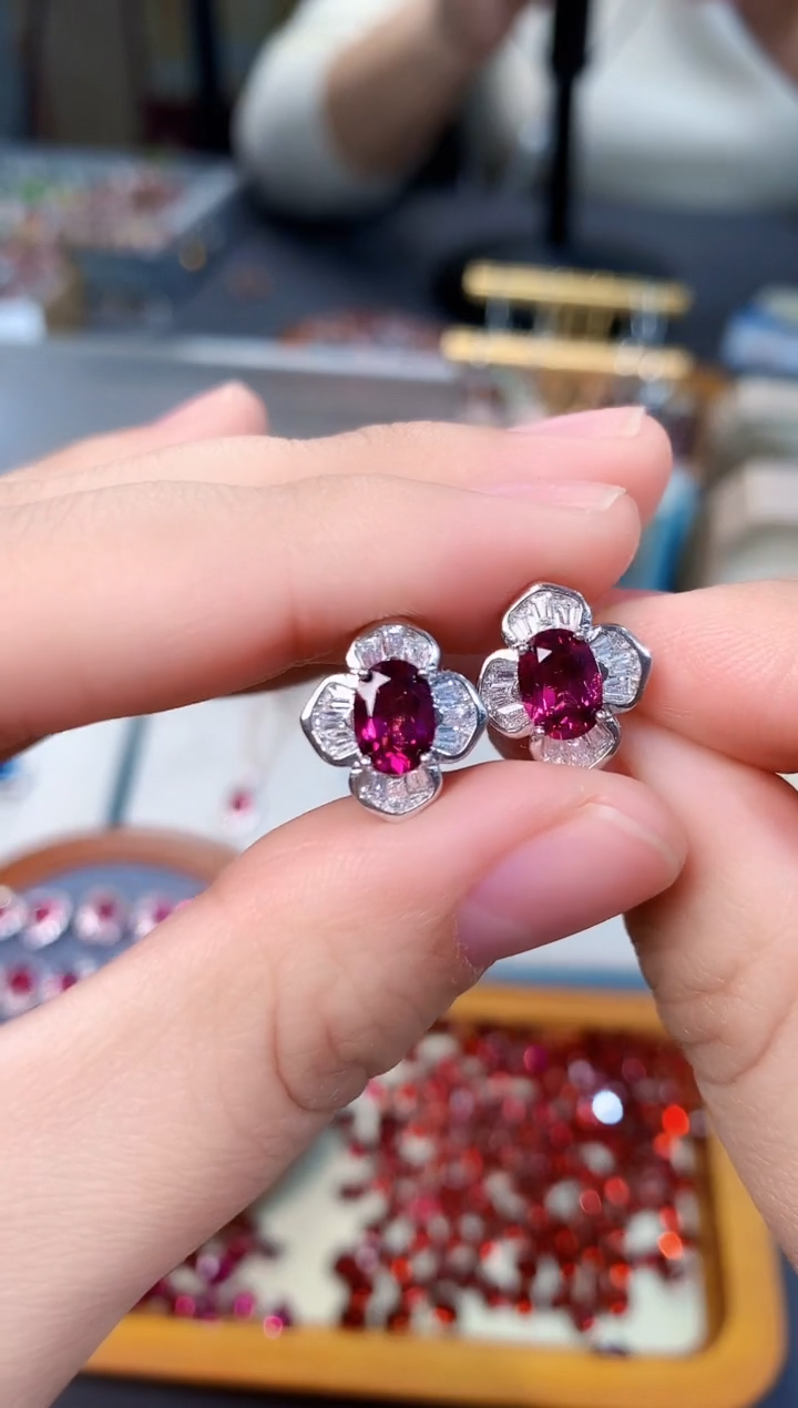 【闪购商品】石榴石耳钉银S925镶嵌天然镁铝