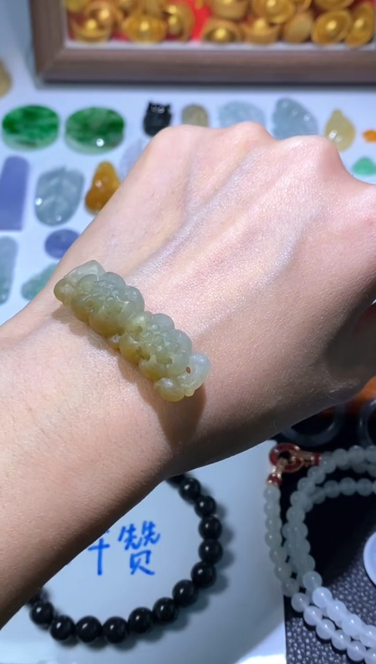 未镶嵌定制翡翠花花手牌款~毛货