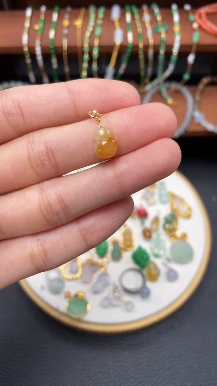 【闪购商品】翡翠吊坠(不含链)18K金镶嵌一个  JK701