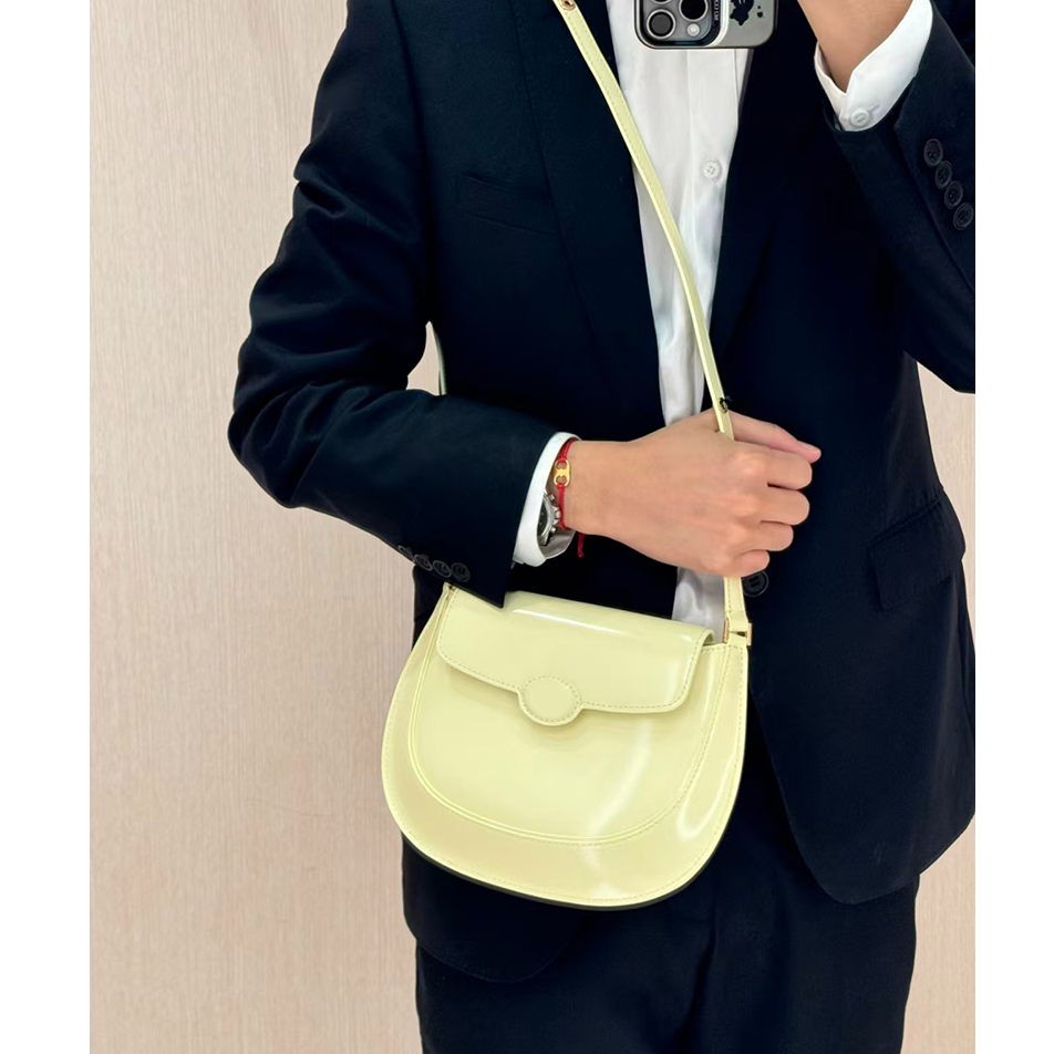 宝丫轻奢  T女式复古时尚圆润包边腋下斜挎翻盖马鞍包Z254