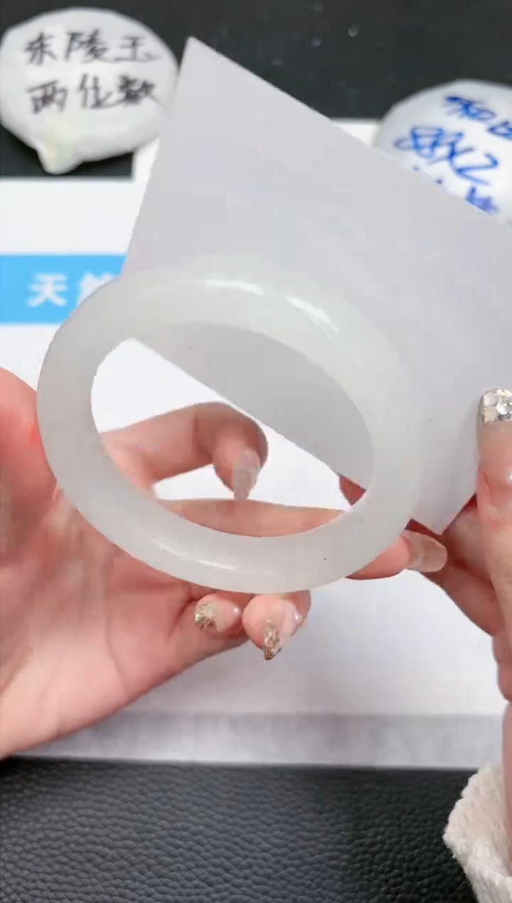 【闪购商品】石英质玉手镯未镶嵌85-58.6