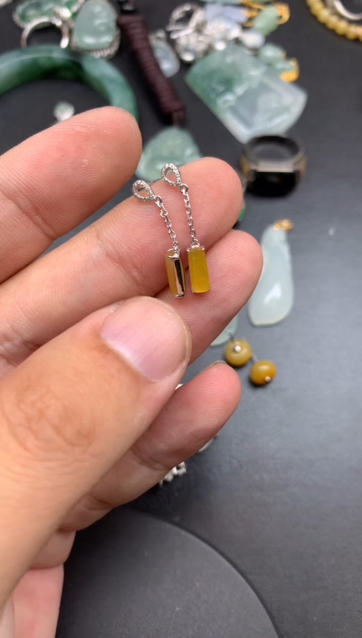 颈饰18K金镶嵌翡翠好**～主持人云儿商品不退不换