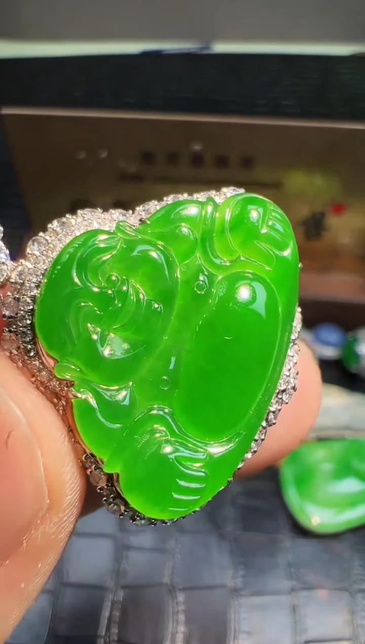 【闪购商品】翡翠颈饰18K金镶嵌翡翠回流