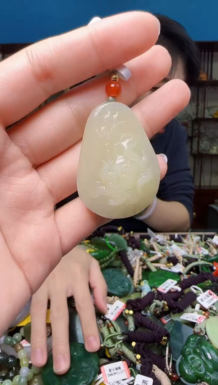 颈饰未镶嵌和田玉1