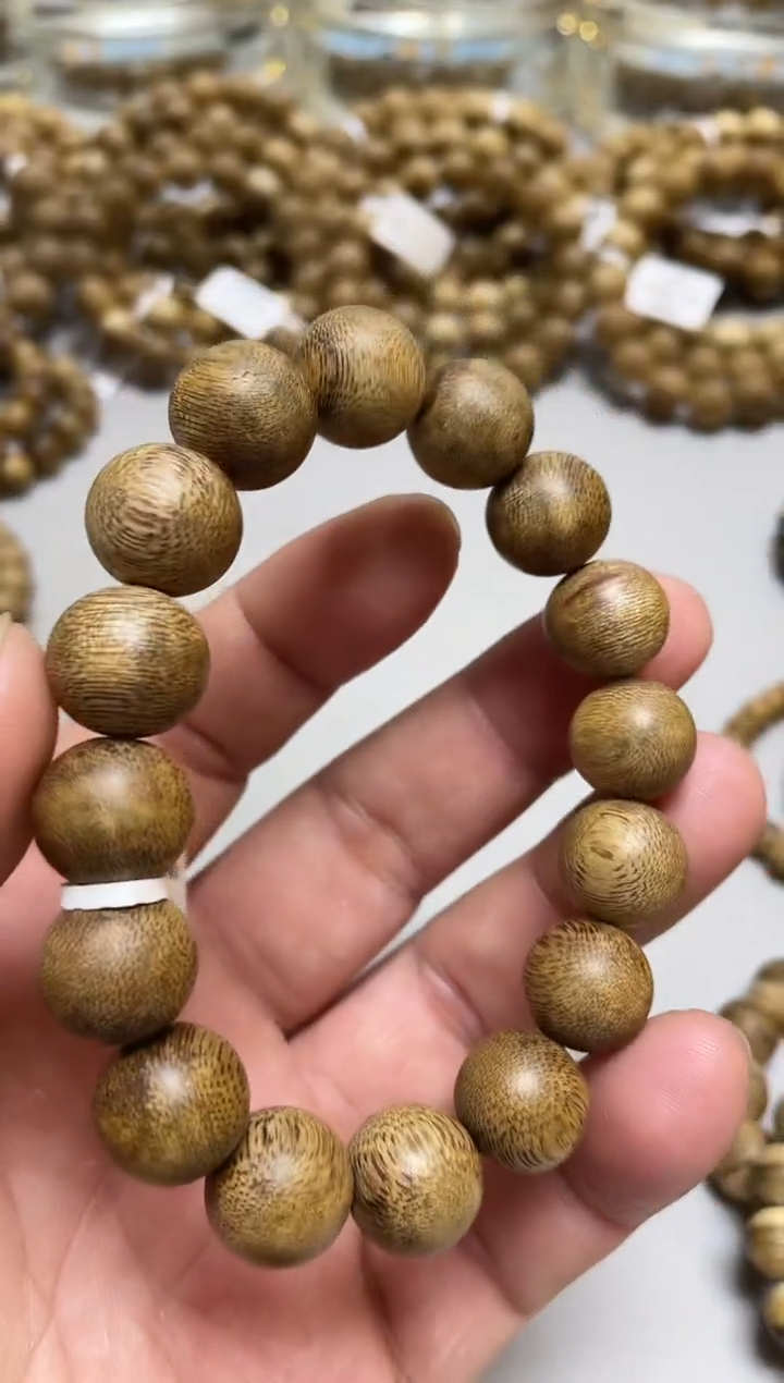 【闪购商品】沉香手串 莺歌绿圆珠单圈1.4多样性发其一