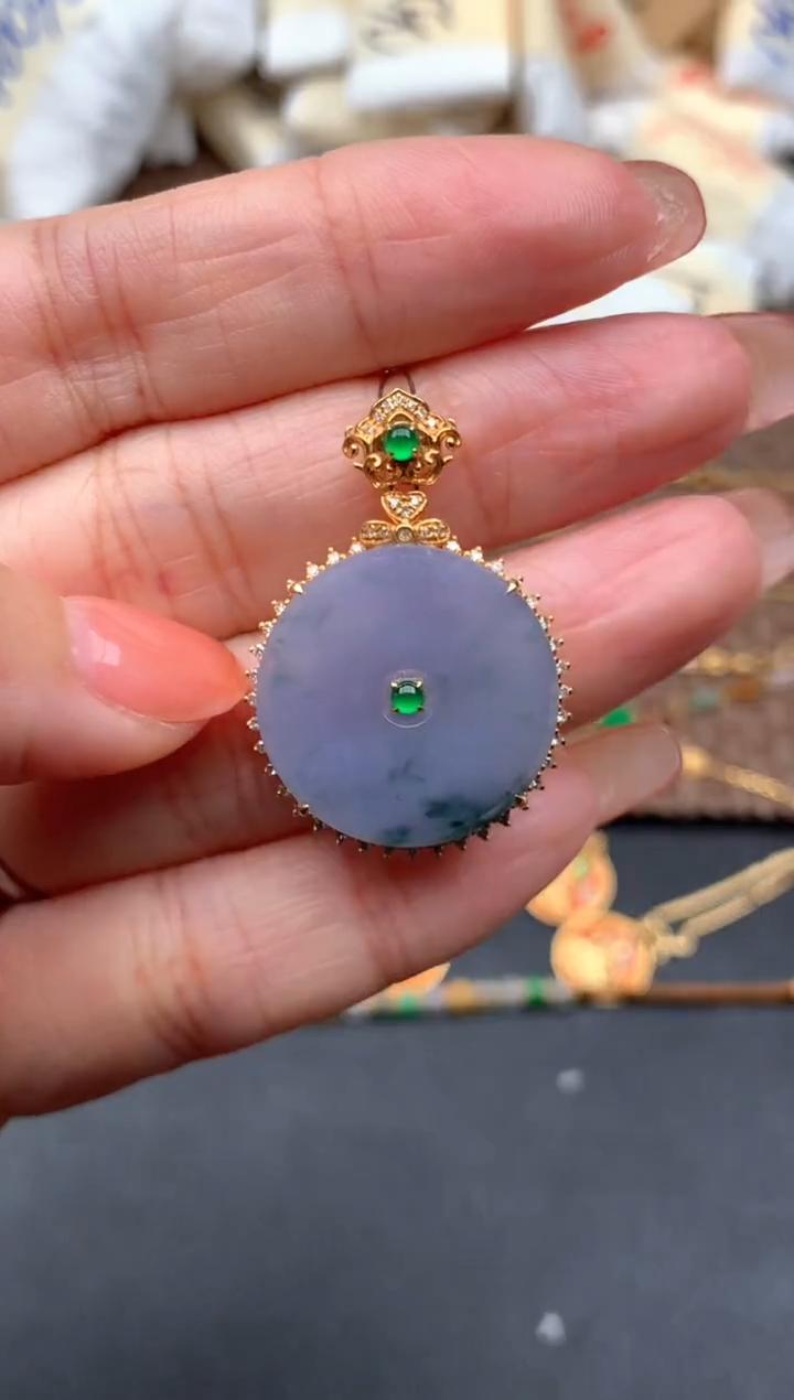 18K金镶嵌挂件翡翠1