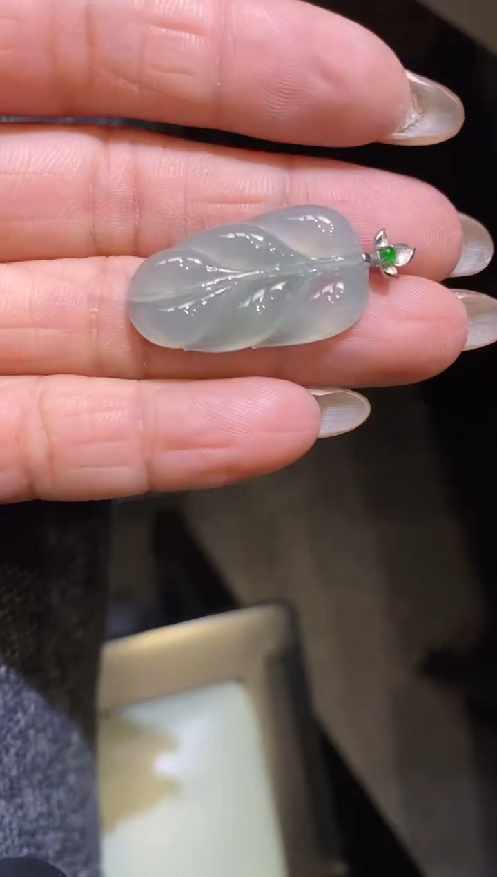 吊坠(不含链)18K金镶嵌翡翠叶子