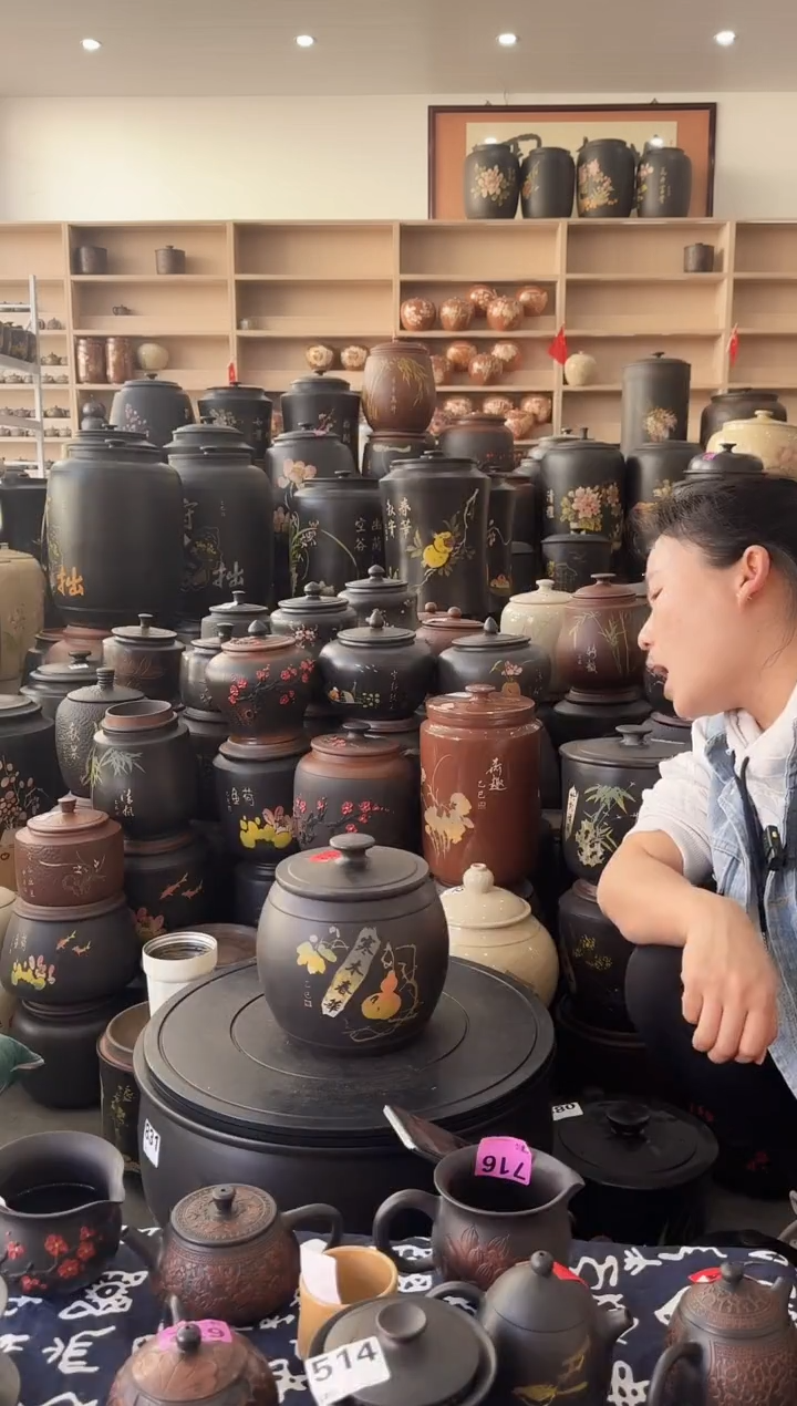 罐瑕疵茶叶罐  腰鼓彩填   233