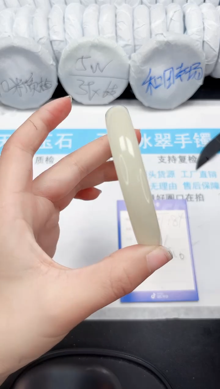 【闪购商品】石英质玉手镯未镶嵌184-