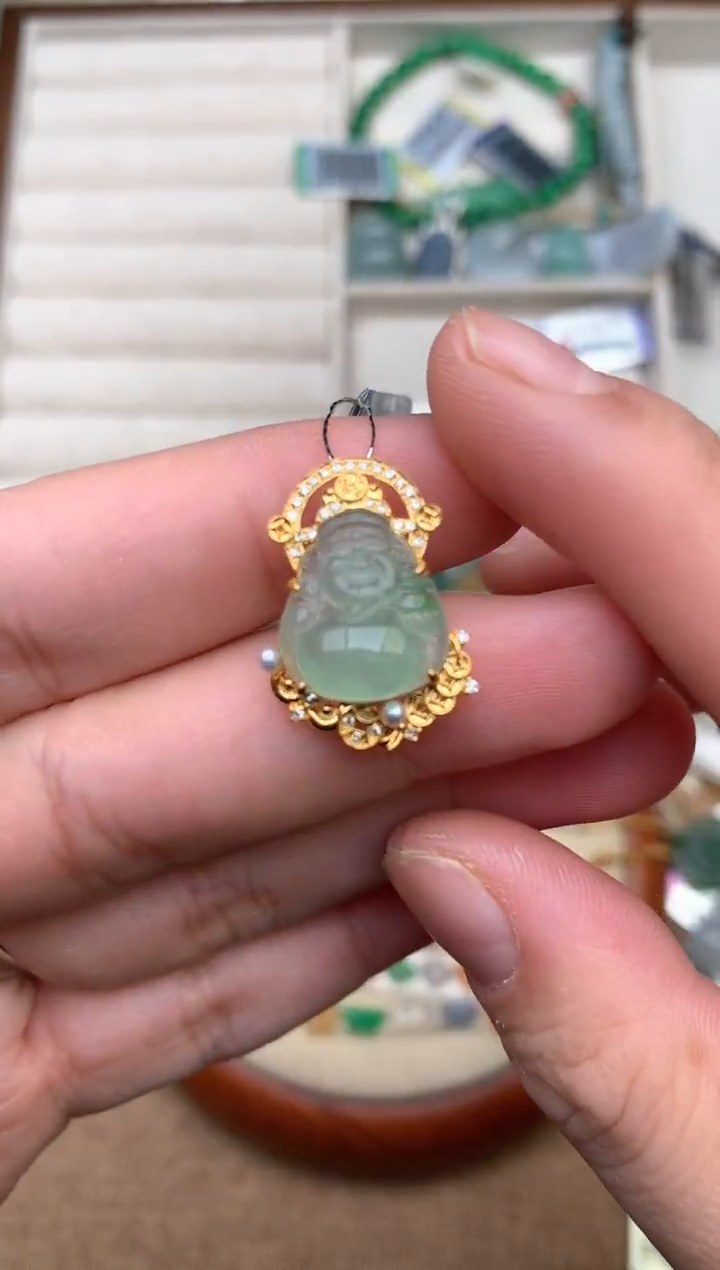 18K金镶嵌挂件翡翠一