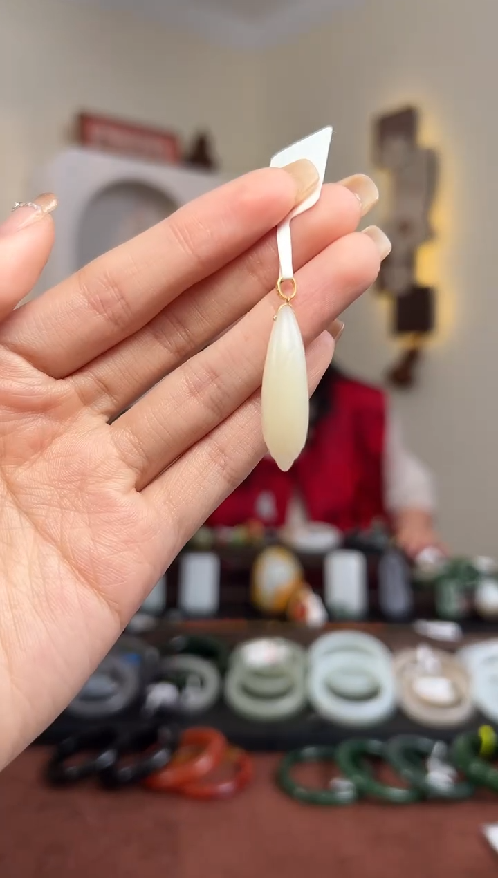 【闪购商品】和田玉颈饰18K金镶嵌玉兰 