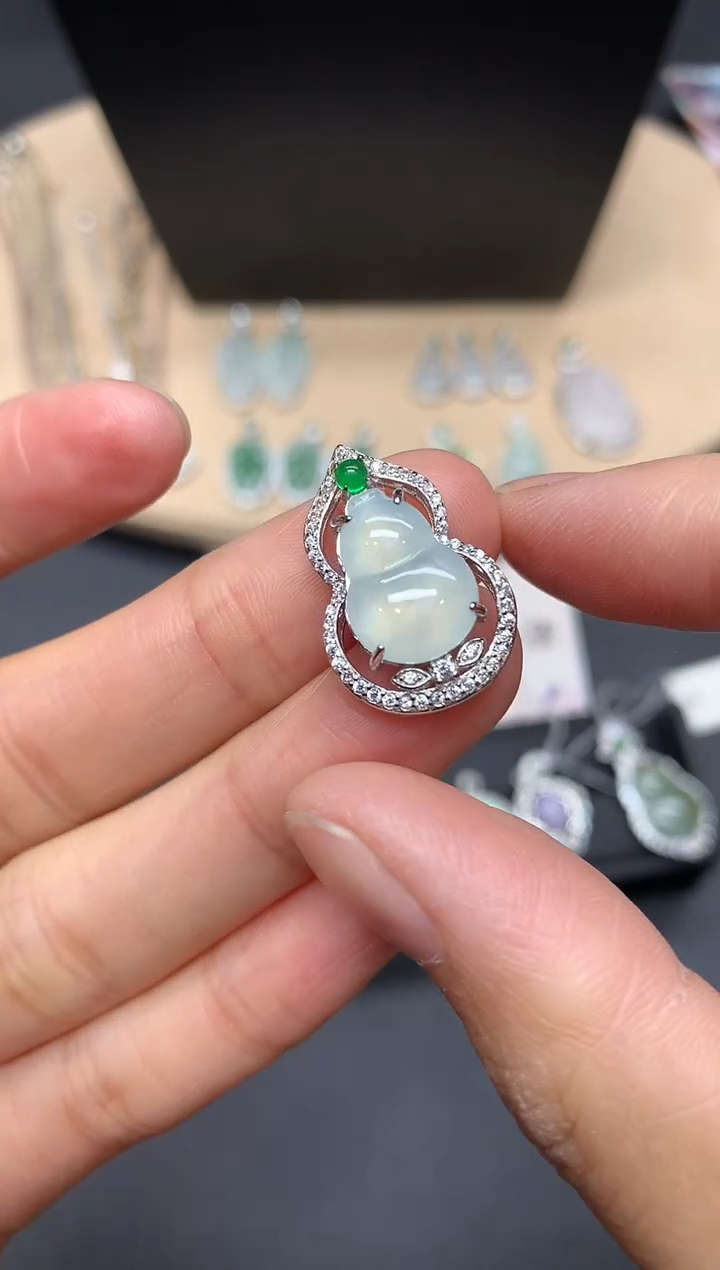 【闪购商品】翡翠吊坠(不含链)银S925镶嵌葫芦【多样性发其一】