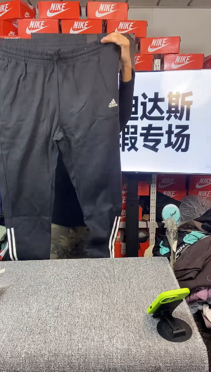 186编码 阿迪达斯 全新无暇 尺码180 直播间过款为准