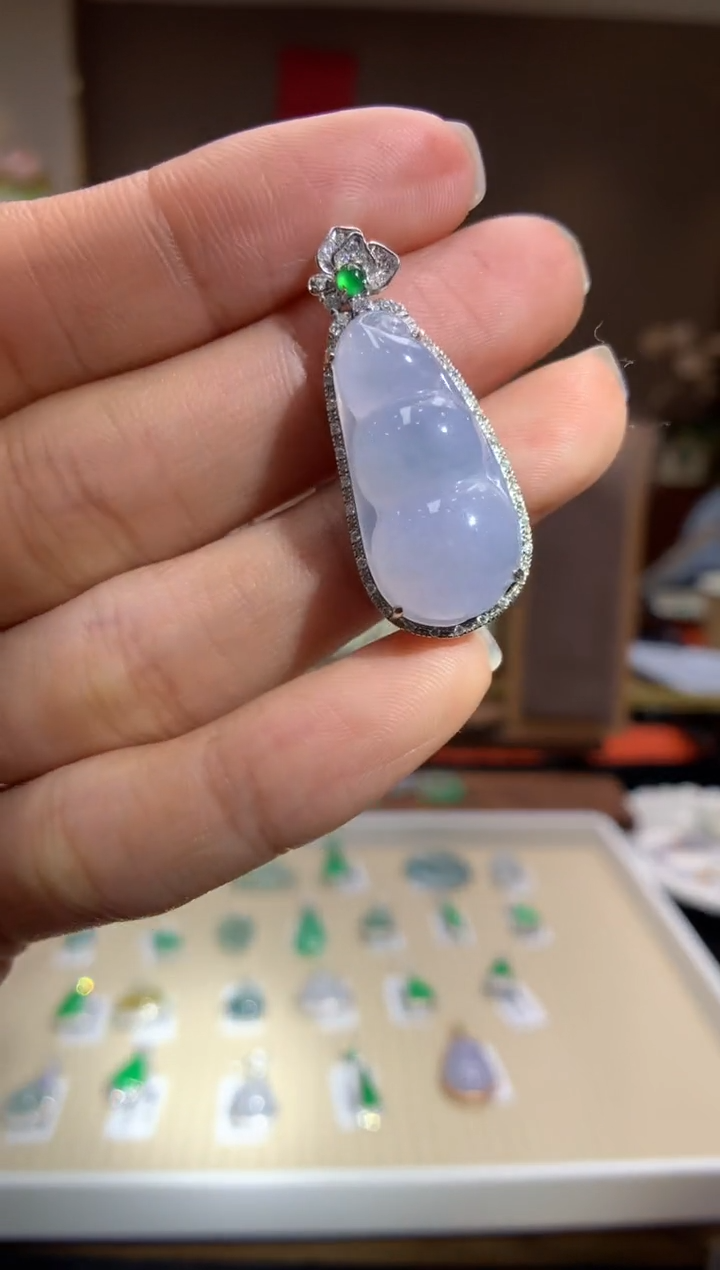 【闪购商品】翡翠颈饰18K金镶嵌福豆