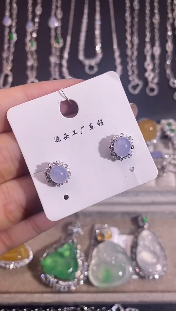 18K金镶嵌翡翠耳饰耳钉