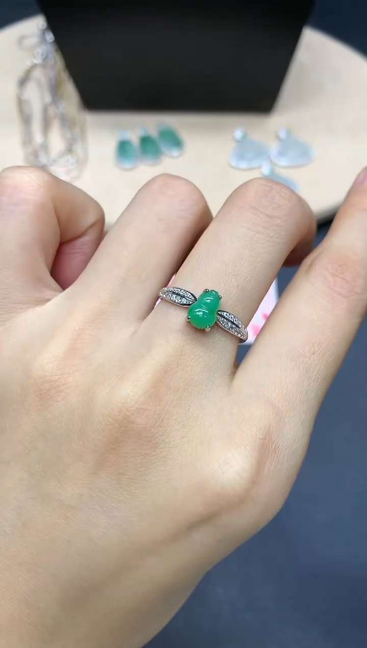 【闪购商品】翡翠戒指银S925镶嵌葫芦【多样性发其一】