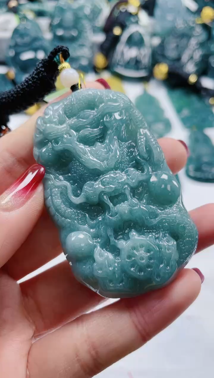 【闪购商品】翡翠颈饰未镶嵌            