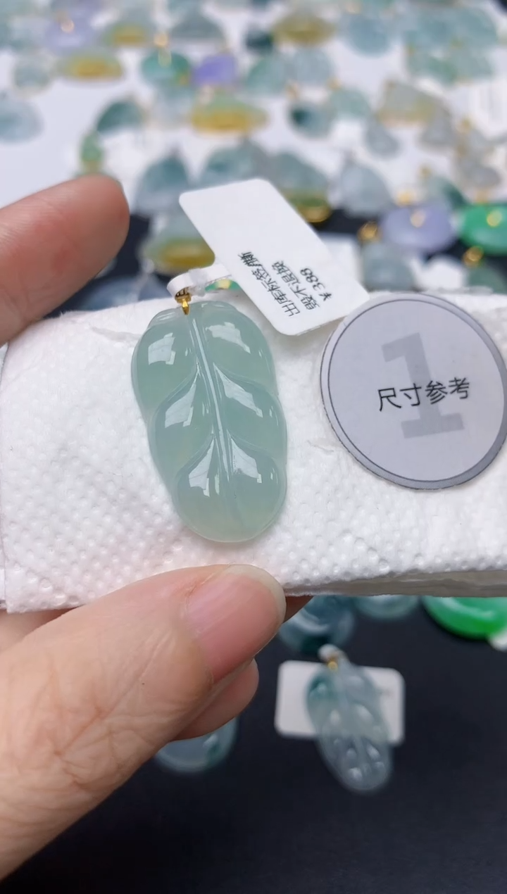 翡翠18K金镶嵌颈饰天然缅甸A货翡翠