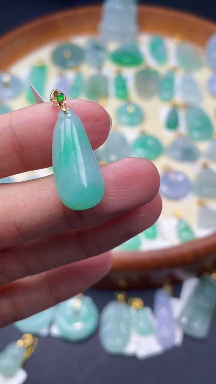 【闪购商品】翡翠颈饰18K金镶嵌福瓜