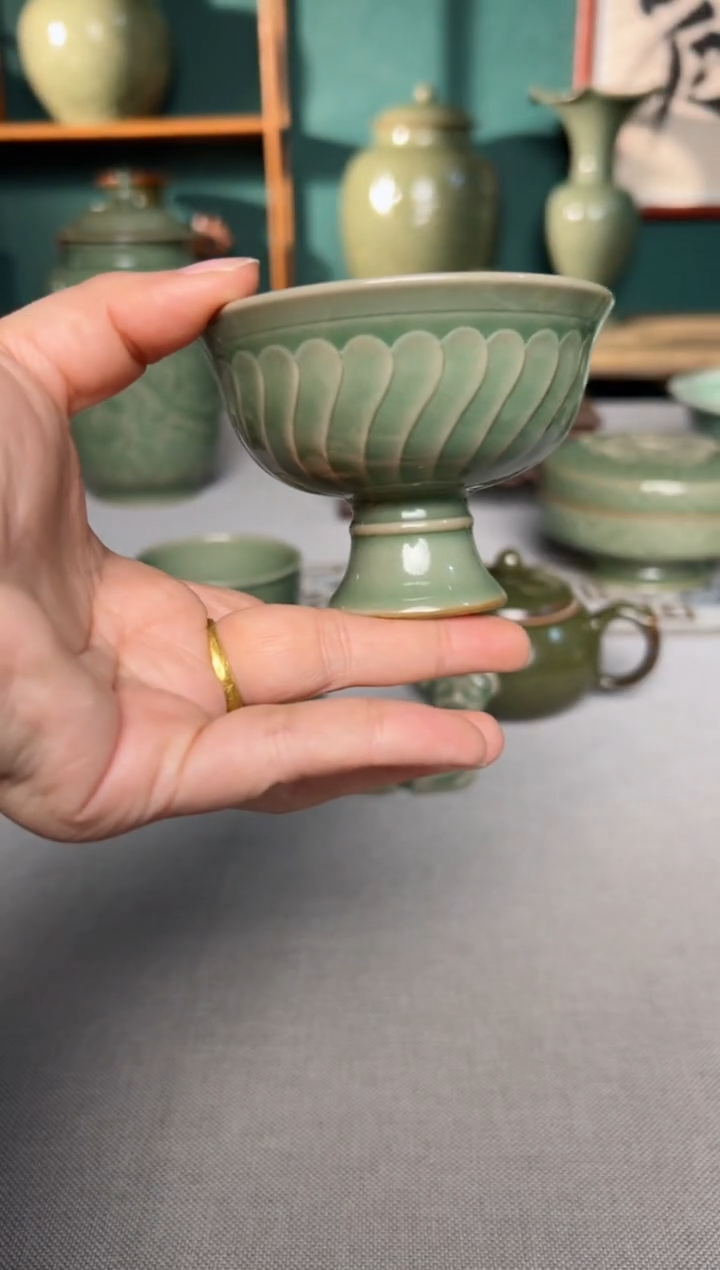 【闪购商品】其他纯手工秘色内外双刻折扇纹高足杯