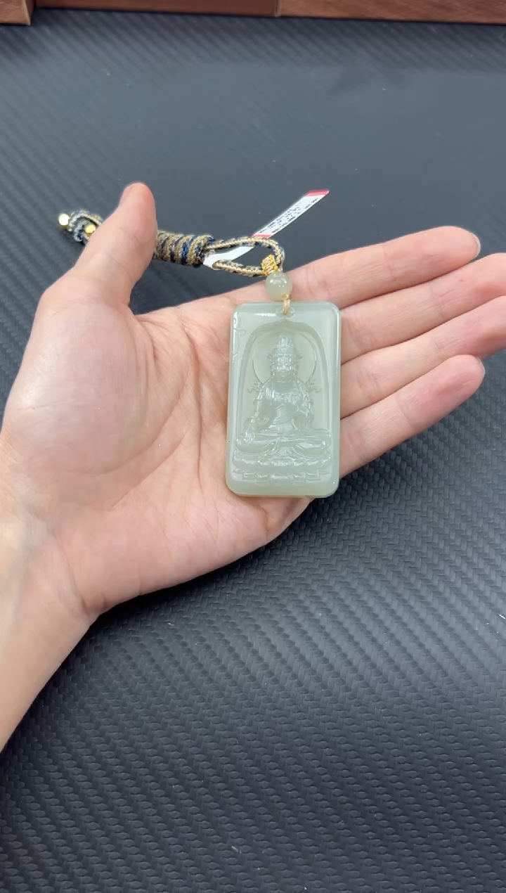 【闪购商品】和田玉吊坠(赠链)未镶嵌且末微色差近矿吊坠