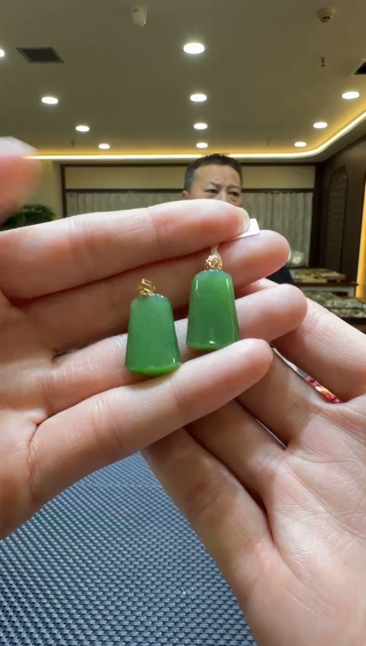 颈饰18K金镶嵌和田玉挂件（多样性发一）