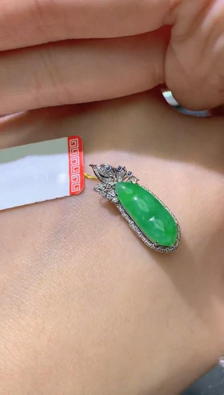 颈饰18K金镶嵌翡翠豆子