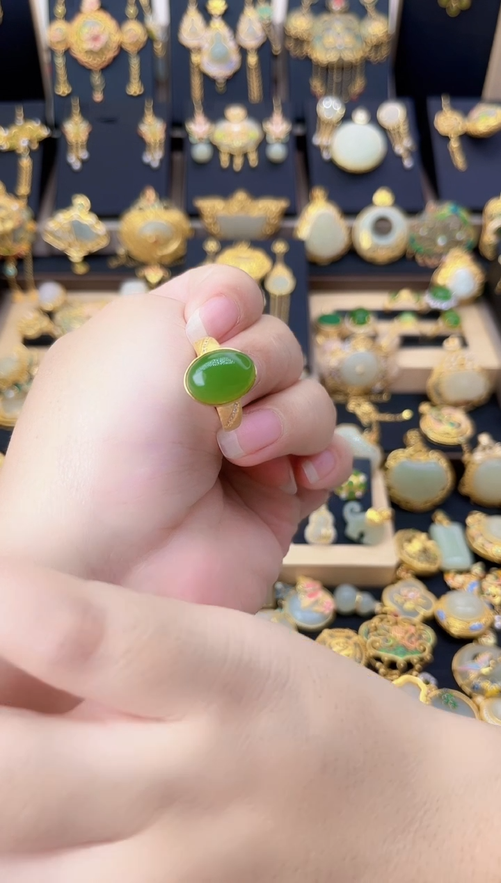 颈饰银S925镀金镶嵌和田玉拉丝碧玉蛋面戒指