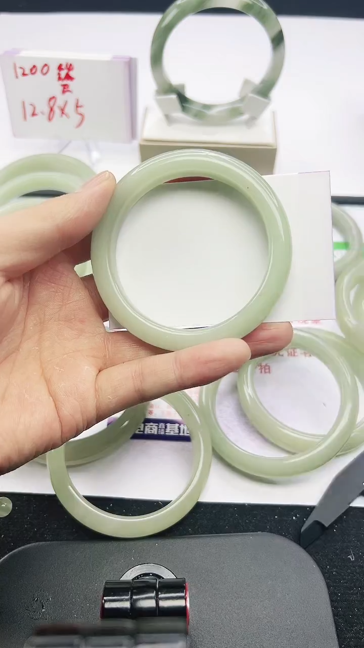 未镶嵌手镯石英质玉80-56/57