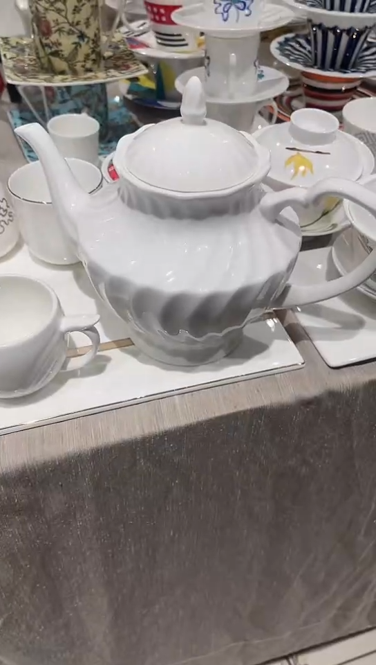 骨瓷隆达骨瓷大螺纹壶1个