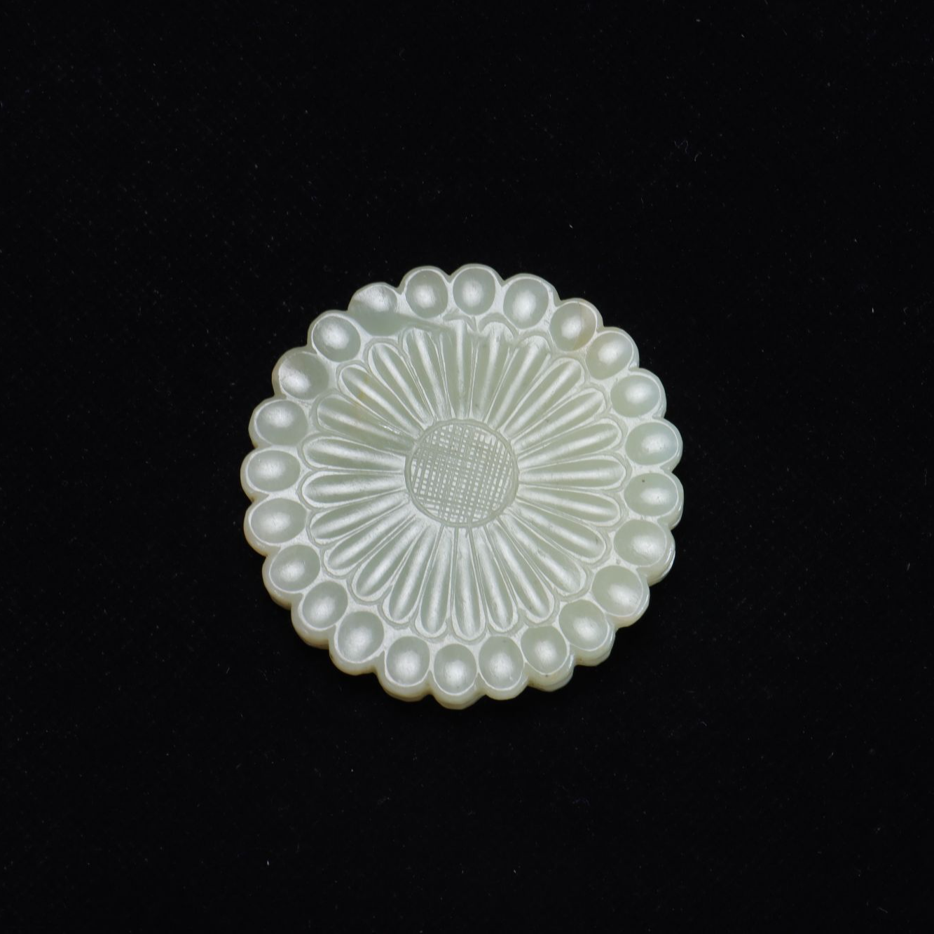 Lot.6291 8052 明 玉花形佩 D:6cm