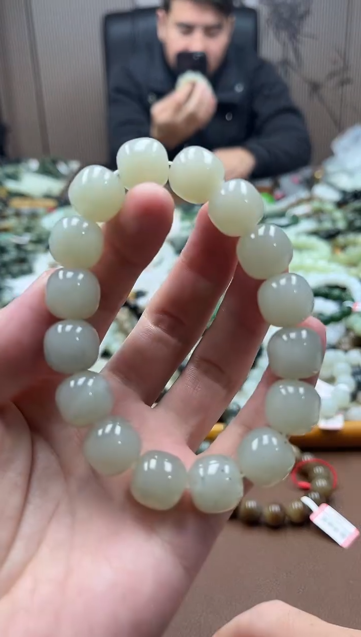未镶嵌手串和田玉新疆黑山青花14老型