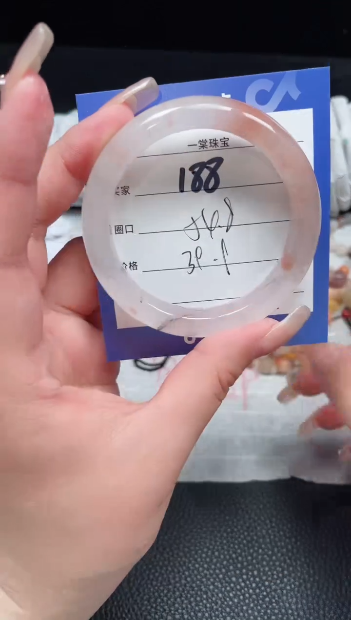 【闪购商品】石英质玉手镯未镶嵌188