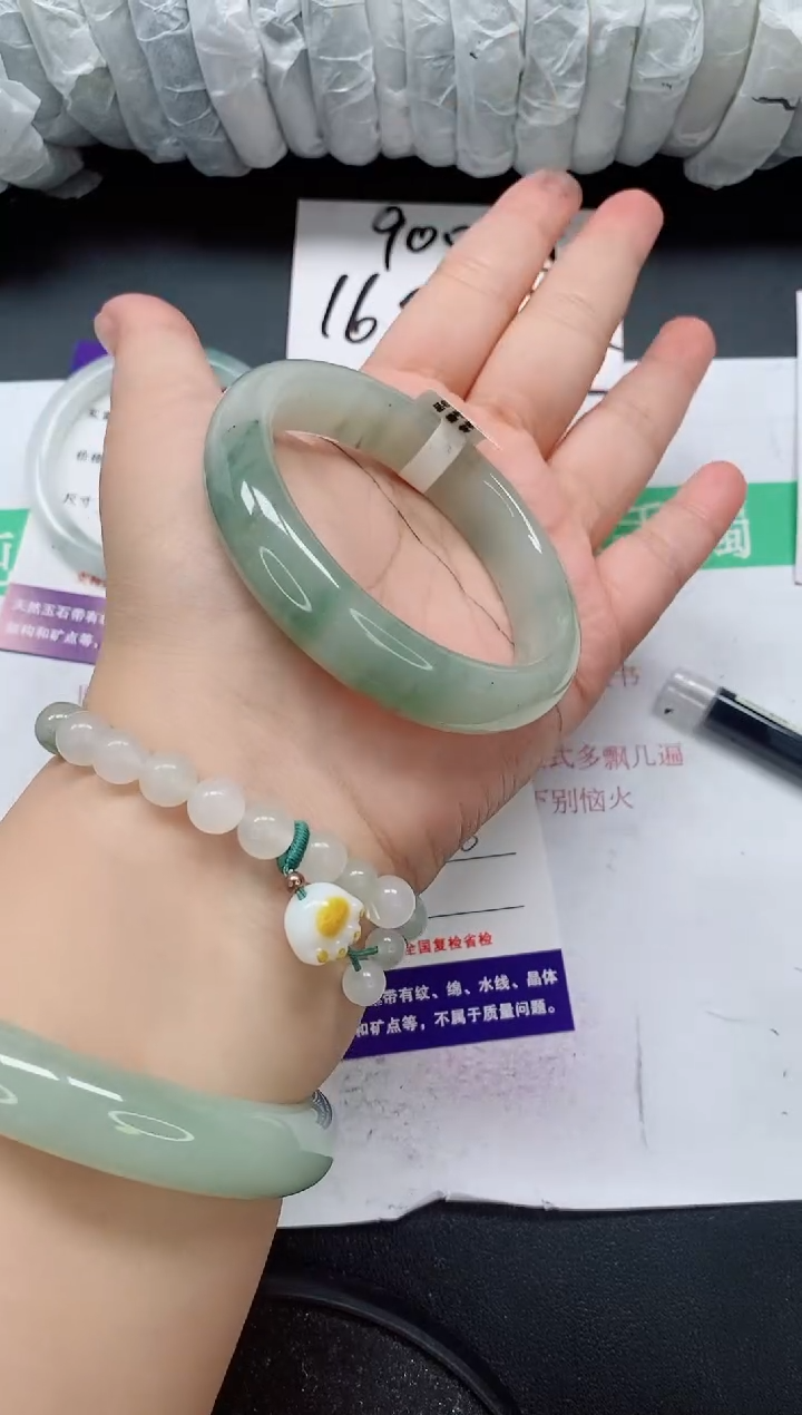 未镶嵌手镯石英质玉22/60-61